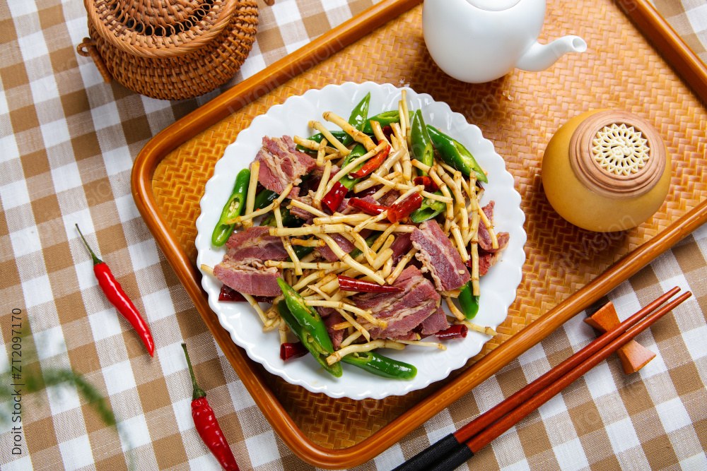 鱼腥草炒腊肉图片