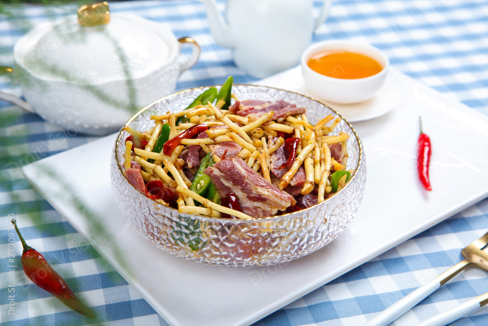 鱼腥草炒腊肉图片