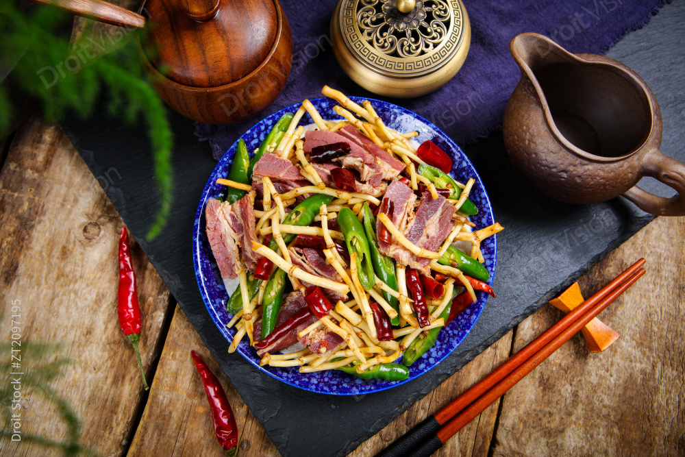 鱼腥草炒腊肉图片