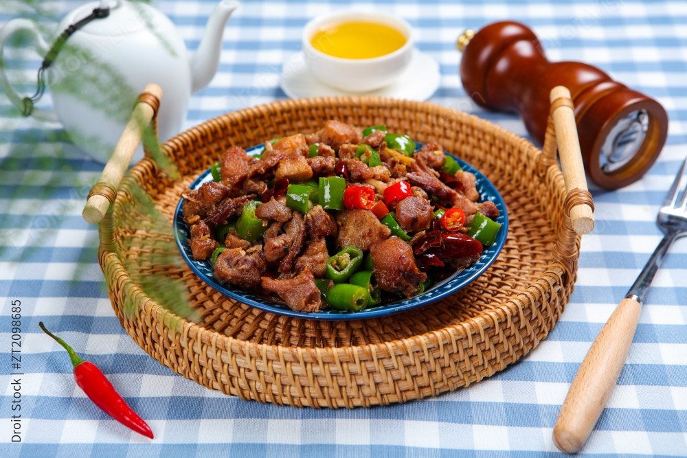 辣椒炒兔肉丁图片