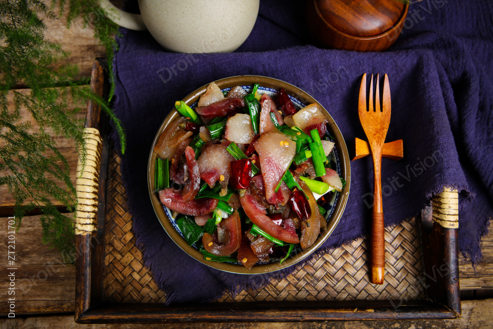 蒜苗炒腊猪脸图片