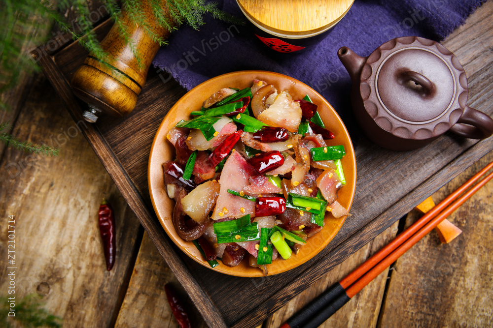 蒜苗炒腊猪脸图片