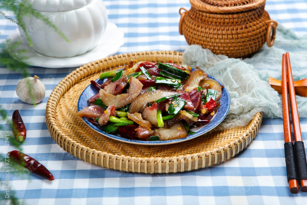 蒜苗炒腊猪脸图片