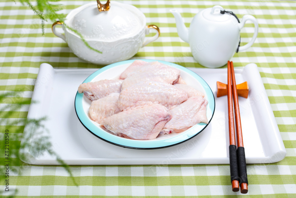 新鲜鸡翅中图片