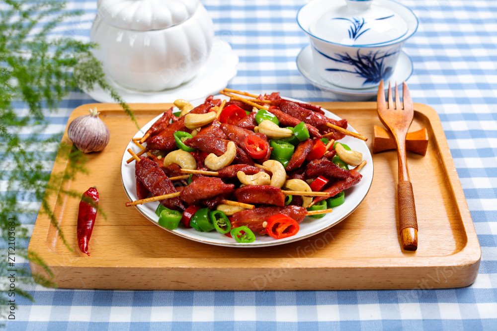 油炸腰果牙签肉图片