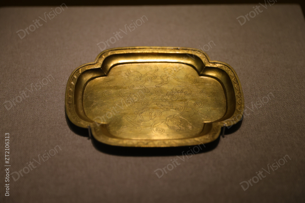 明朝万历年间海棠式盘图片