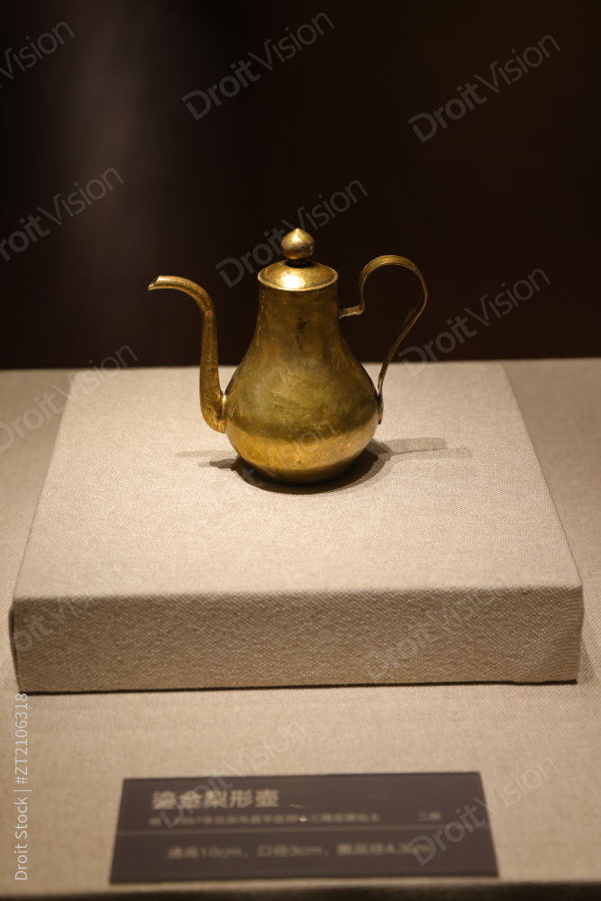 明朝万历年间鎏金梨形壶图片