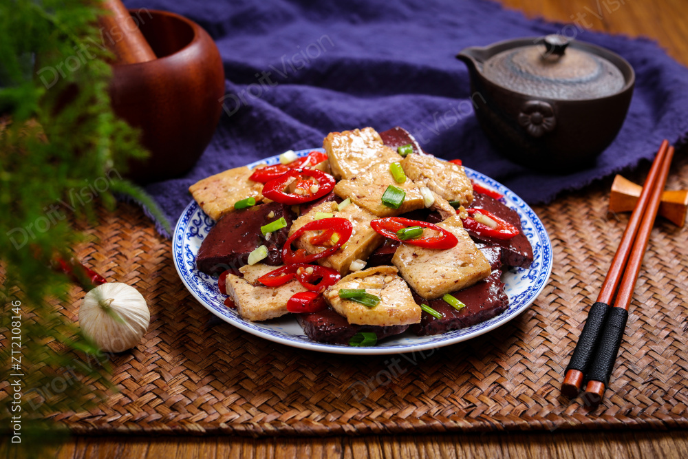 猪血炖豆腐图片