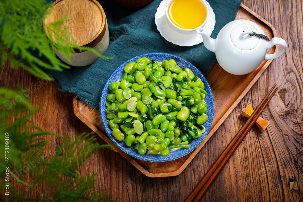 韭菜炒蚕豆仁图片