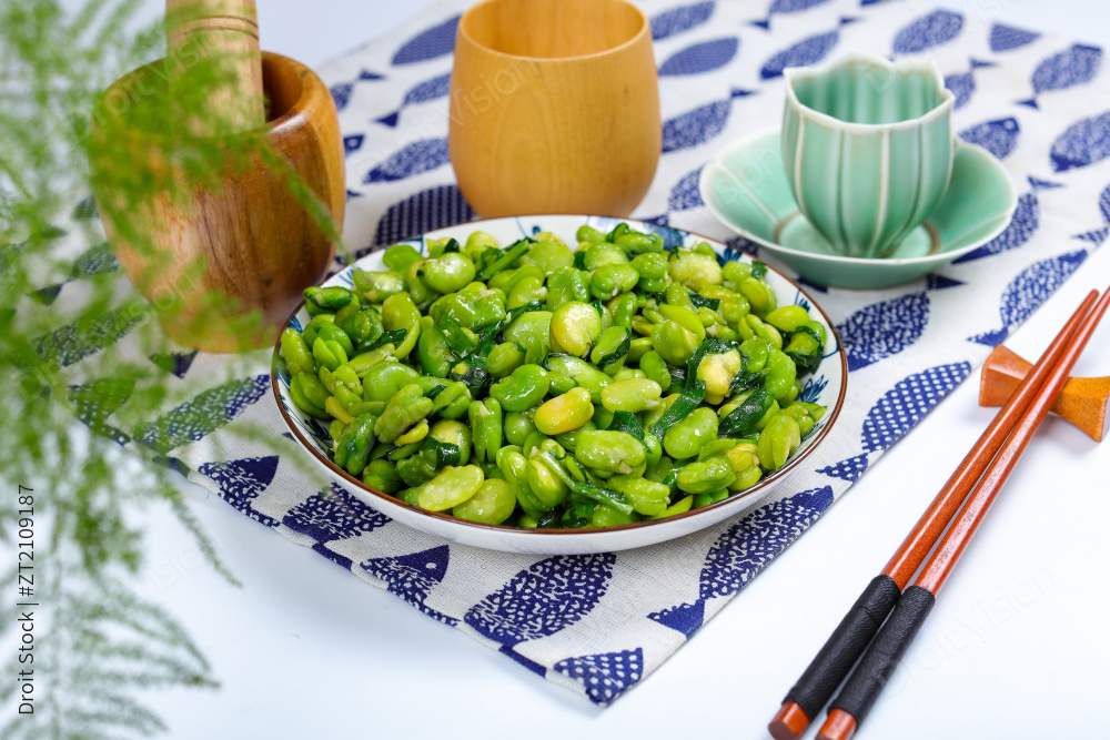 韭菜炒蚕豆仁图片