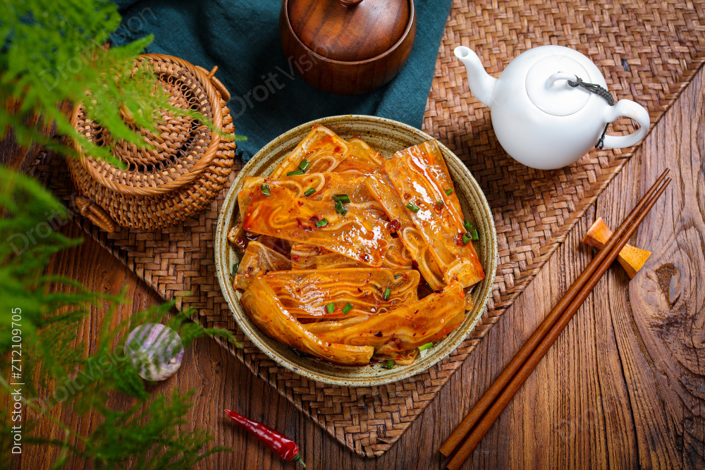 凉拌猪耳冻千层耳图片