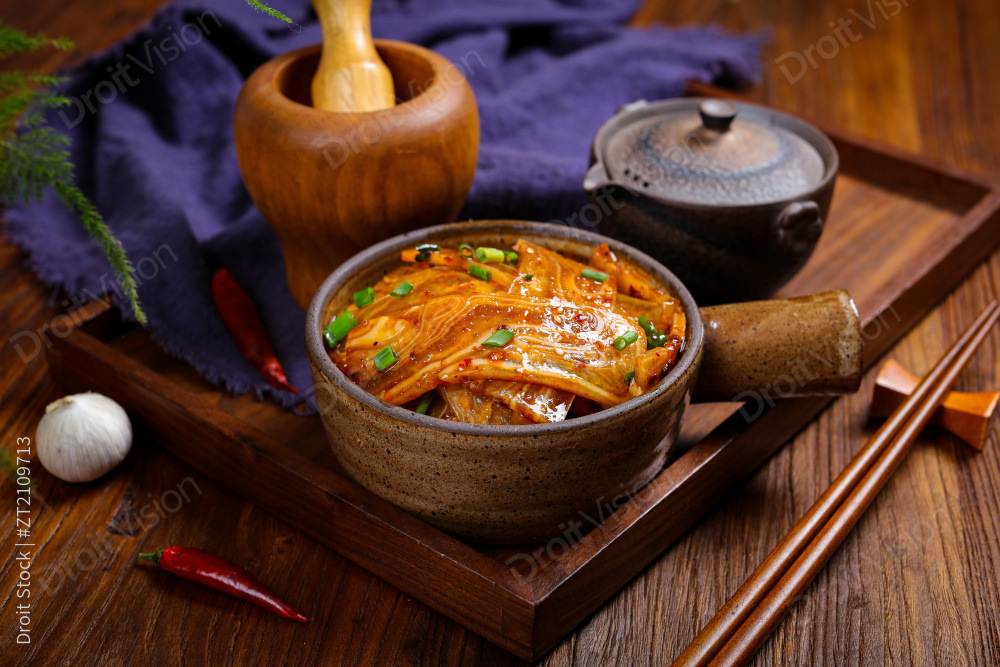 凉拌猪耳冻千层耳图片