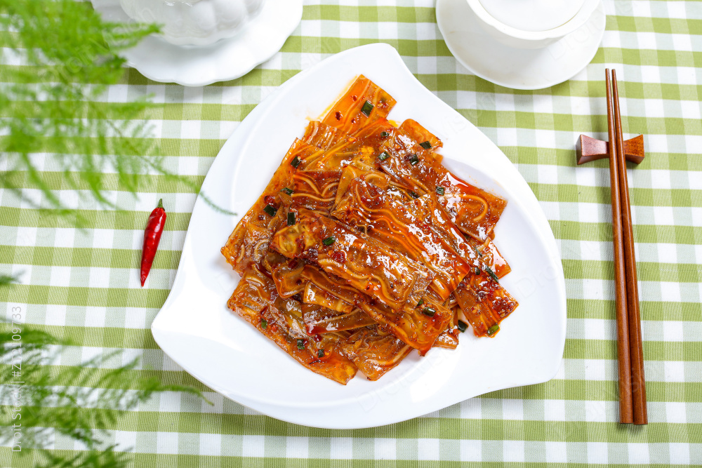 凉拌猪耳冻千层耳图片