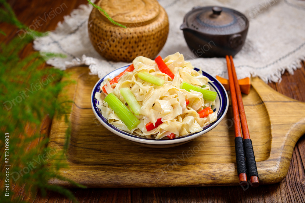 芹菜炒腐皮图片