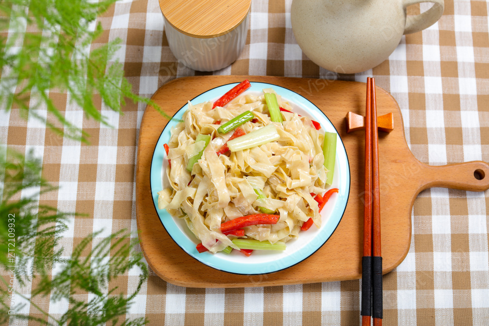 芹菜炒腐皮图片