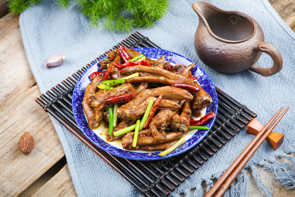 爆炒香辣鸭掌图片