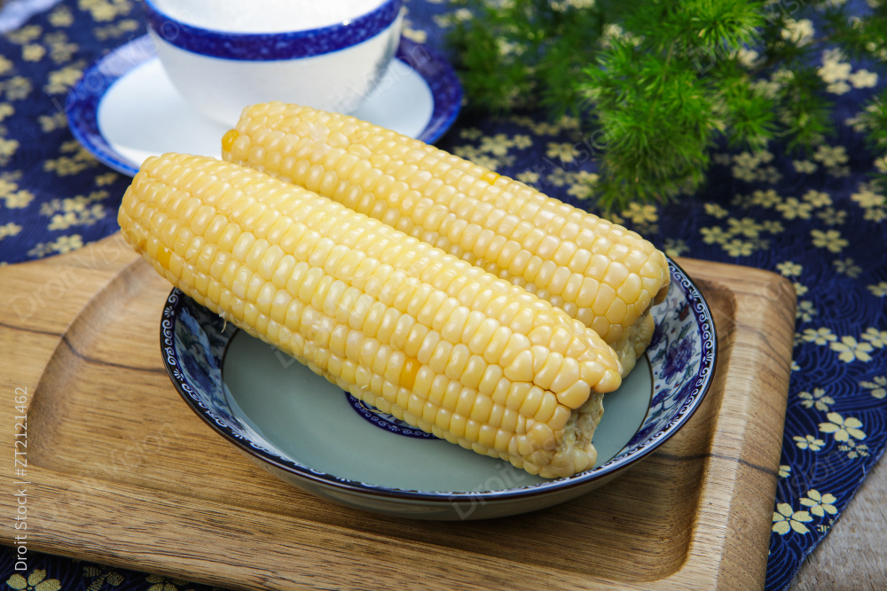 煮白玉米图片