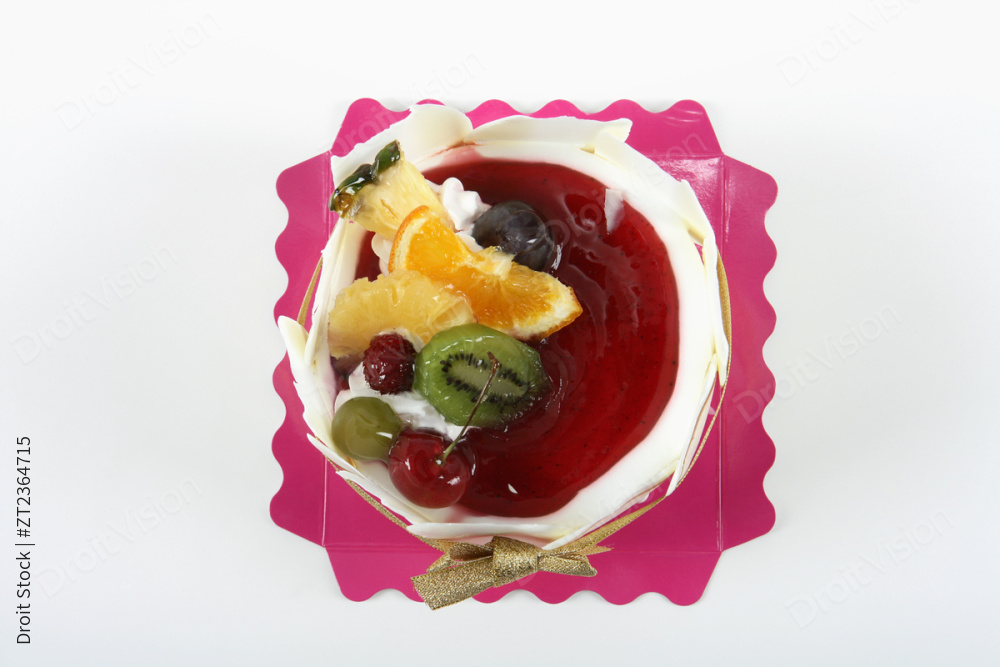 “Daily necessities”常见释义为“日用品；生活必需品” 图片