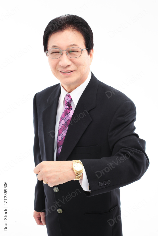 “29The elderly 019 ”这个表述不太清晰，可能是“29 位老年人 019 ” ，但不太明确其具体含义。如果您能提供更多的背景信息或更清晰的表述，将有助于更准确地为您翻译。 图片