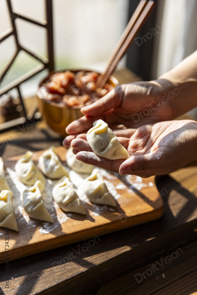 节日包饺子 冬至 春节 古风传统美食图片