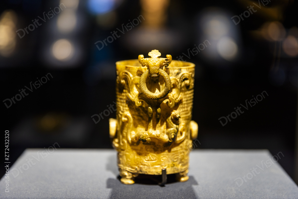 汉代朱雀踏虎衔环玉卮，巢湖博物馆镇馆之宝图片