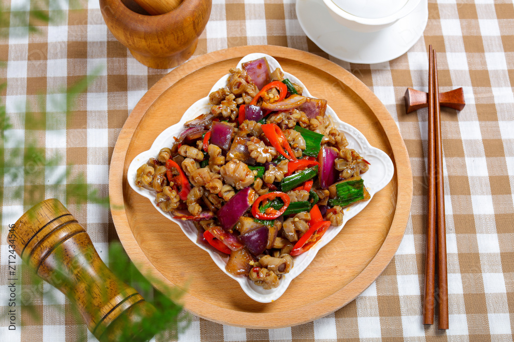 辣椒炒菊花脆肠图片