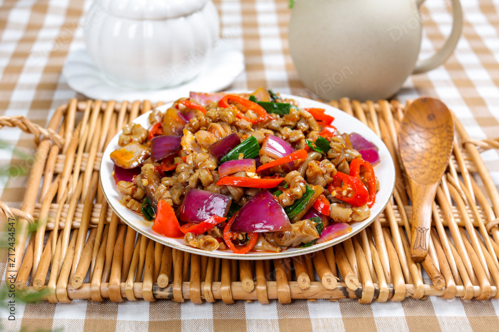 辣椒炒菊花脆肠图片