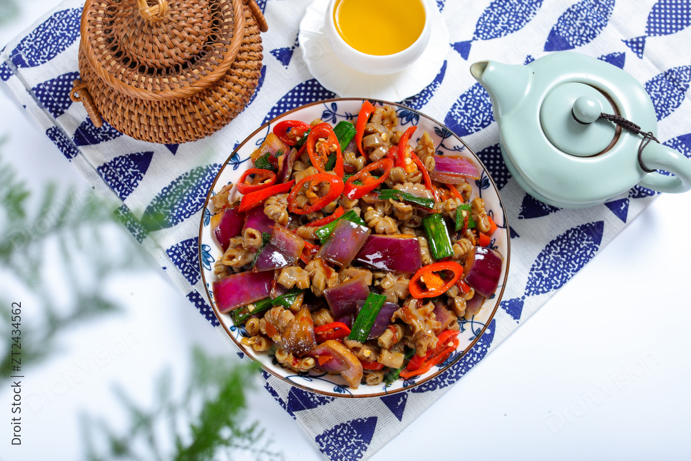 辣椒炒菊花脆肠图片