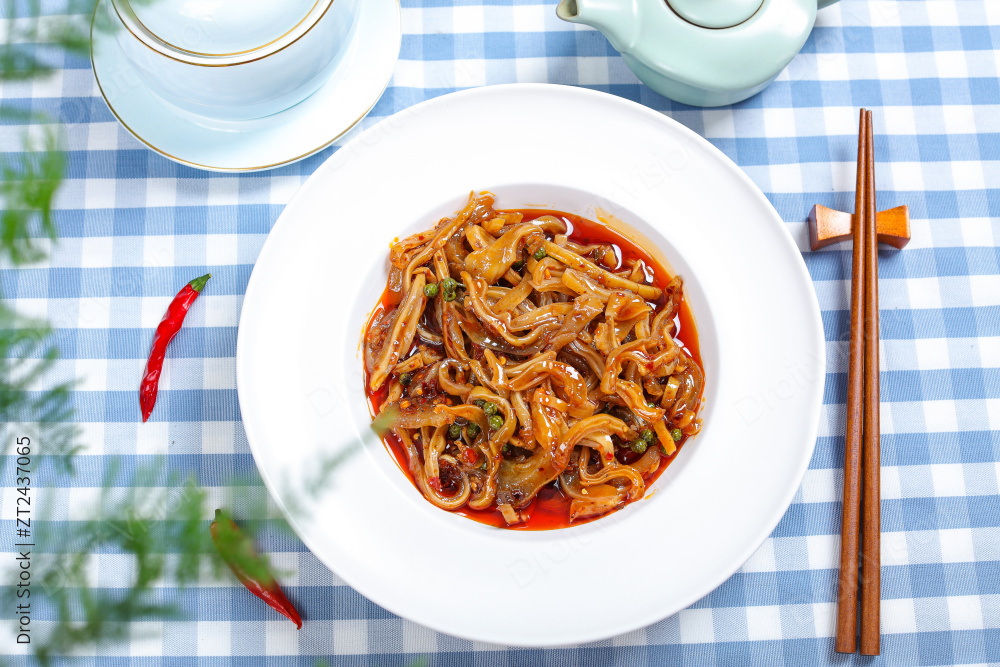 红油牛耳丝图片