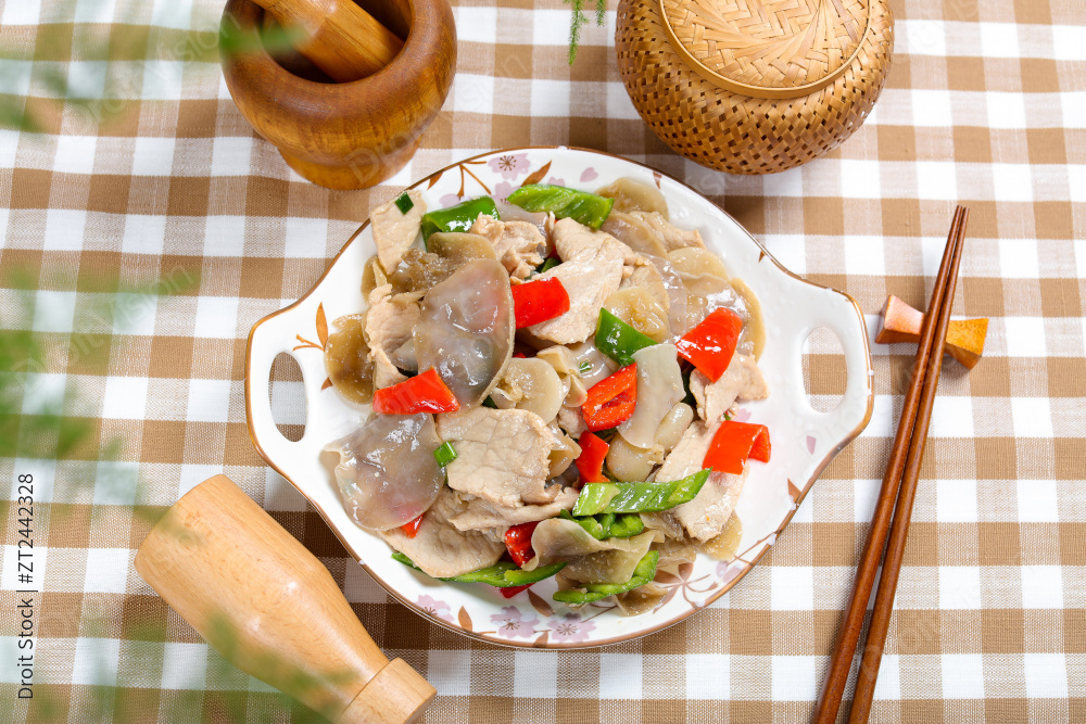 玉木耳炒肉片图片