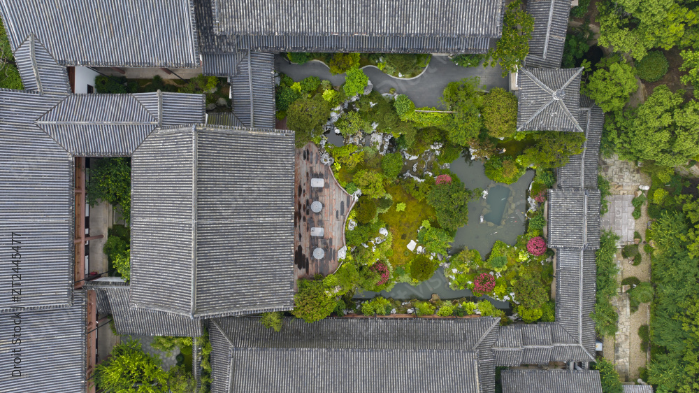 俯拍中国浙江杭州径山寺天下径山图片
