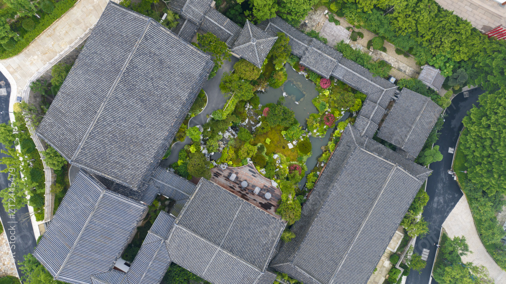 俯拍中国浙江杭州径山寺天下径山图片