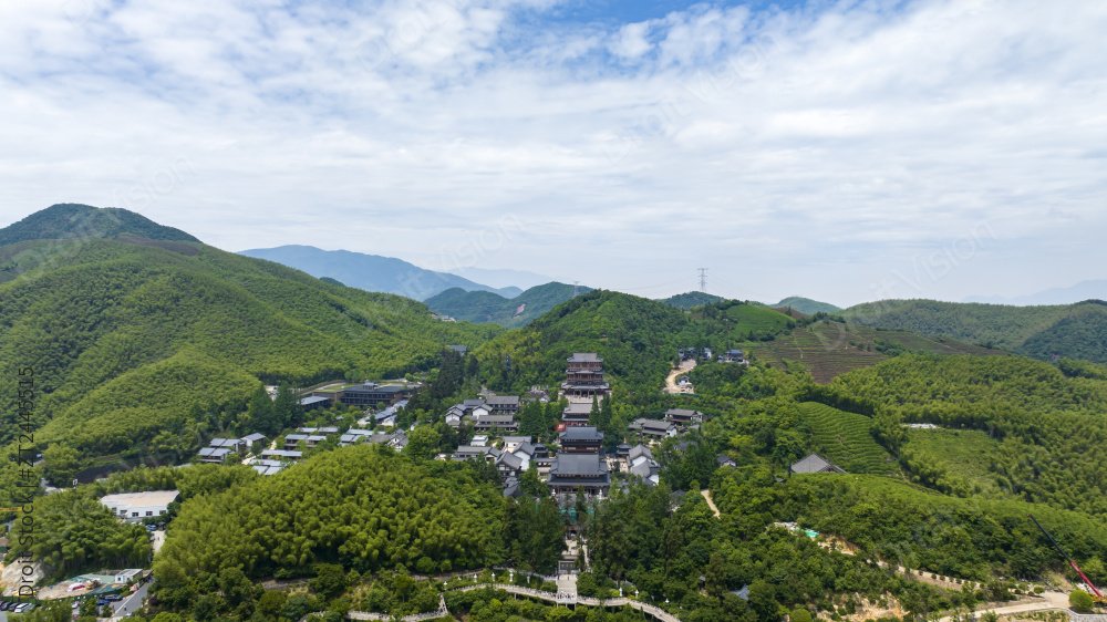 中国浙江杭州径山寺天下径山竹海航拍图片