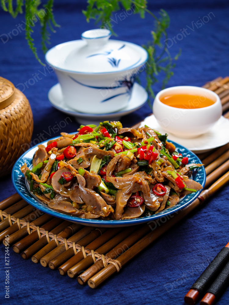 凉拌卤鸡胗图片