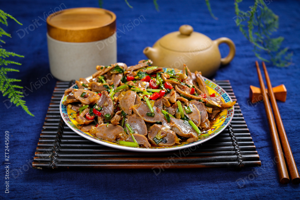 凉拌卤鸡胗图片