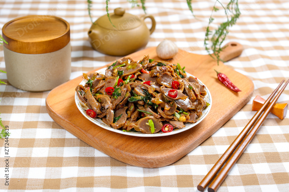 凉拌卤鸡胗图片