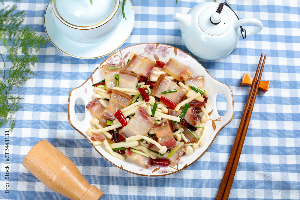 海鲜菇炒腊肉图片