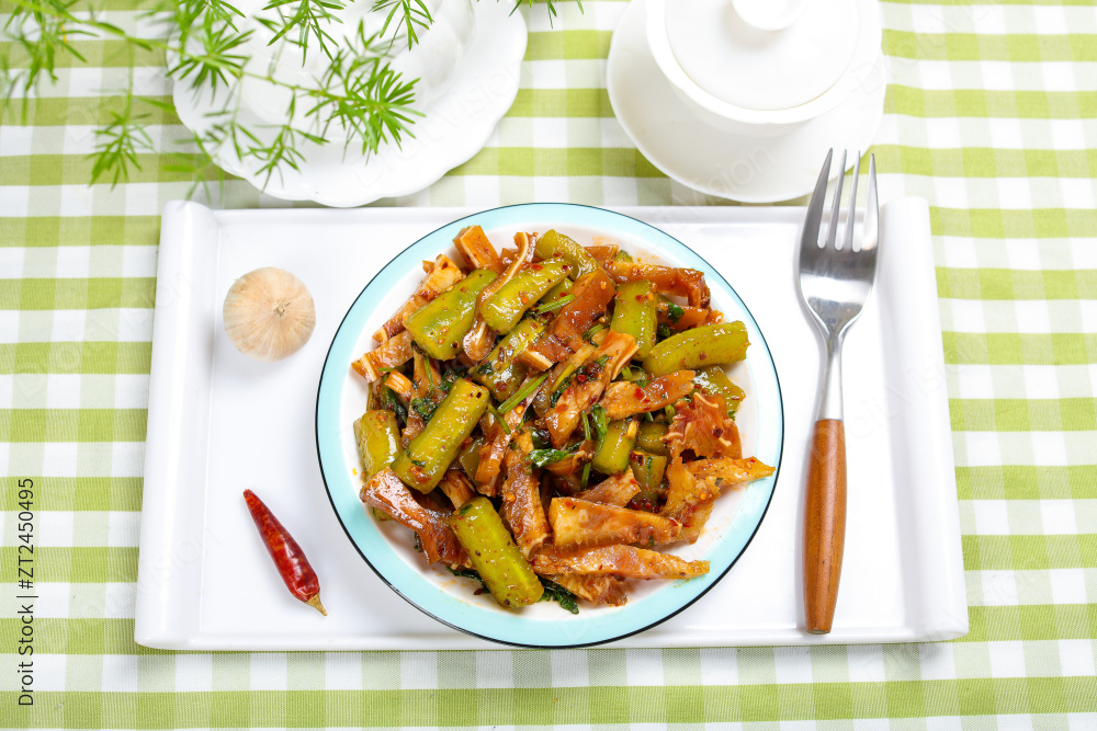 猪耳朵凉拌黄瓜图片