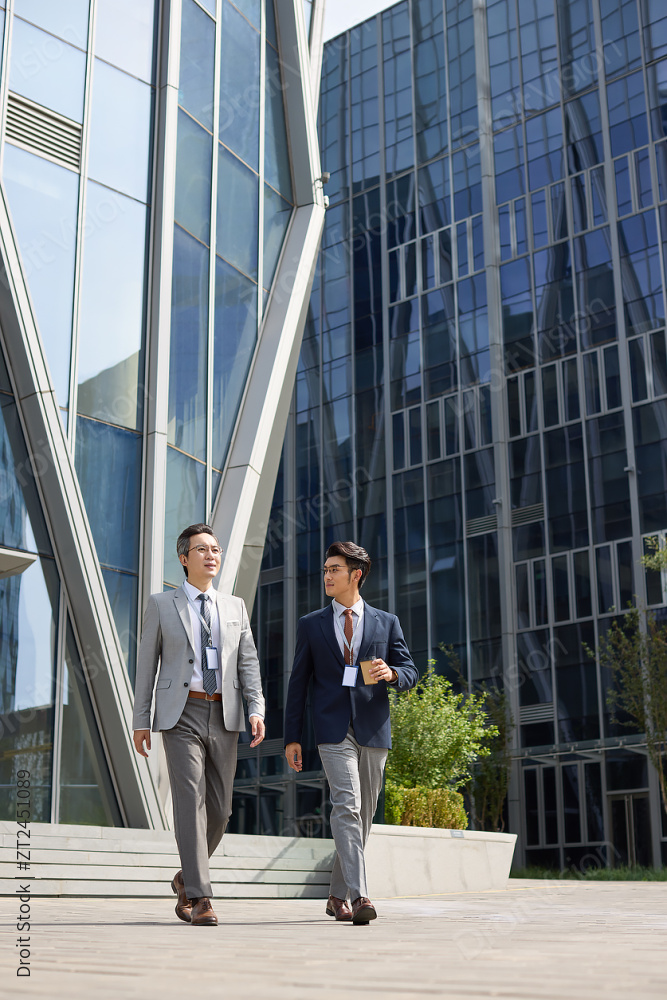 商务人士聊天图片