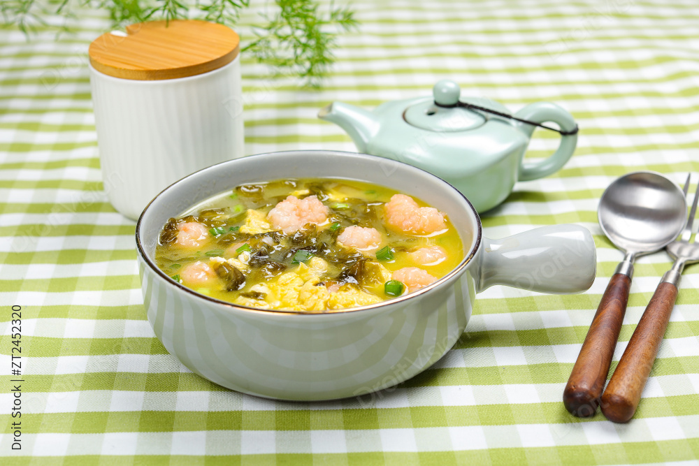 虾滑鸡蛋紫菜汤图片