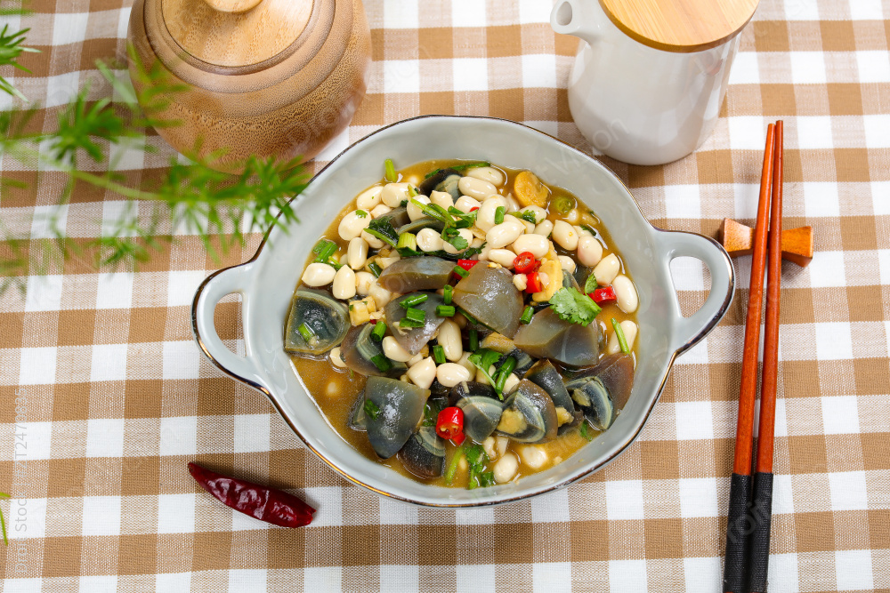 皮蛋拌花生图片