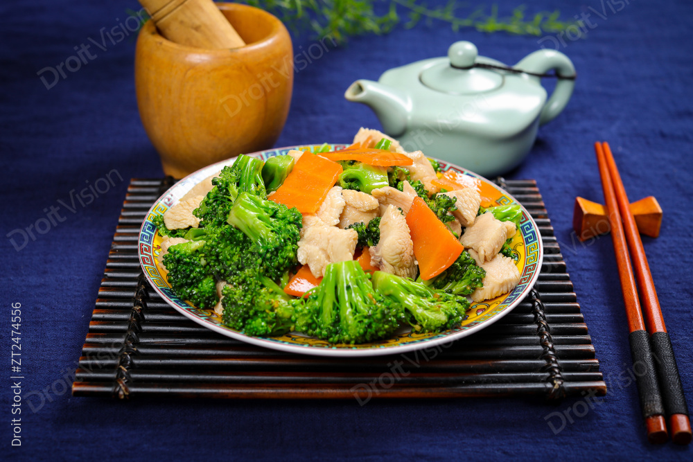 西蓝花炒鸡胸肉图片