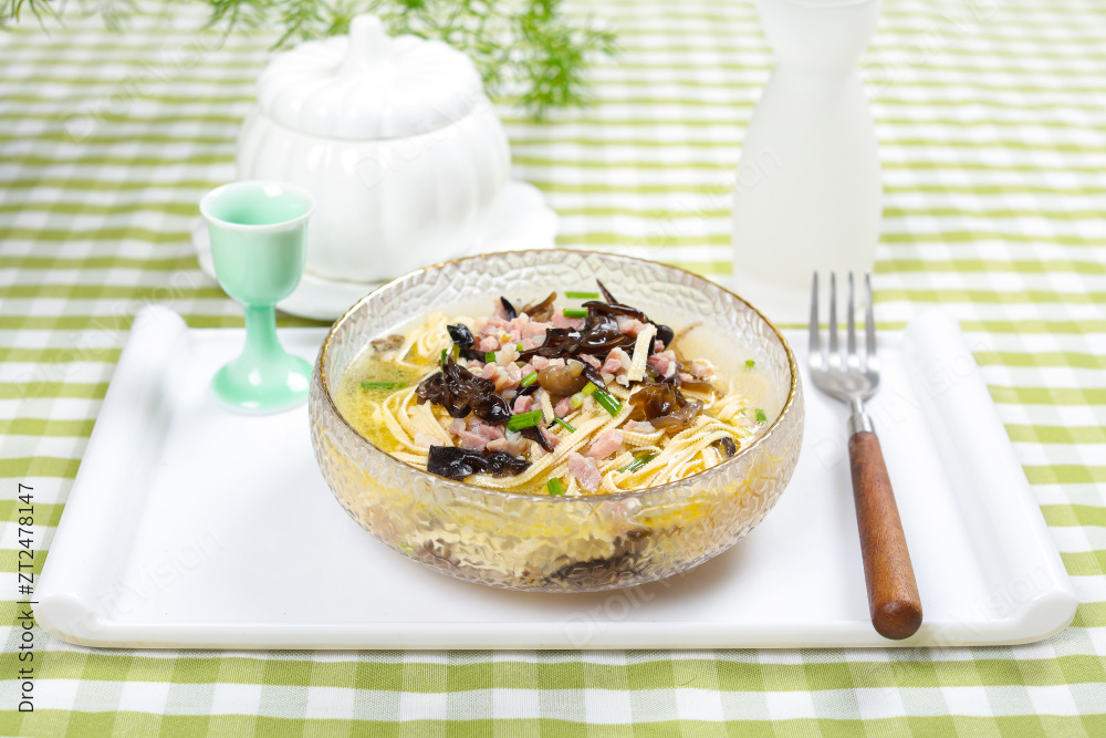 火腿丁煮千张丝图片