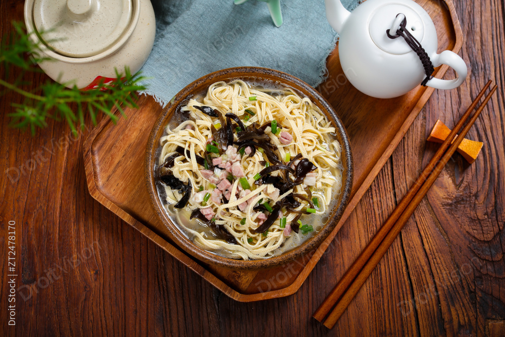 火腿丁煮千张丝图片