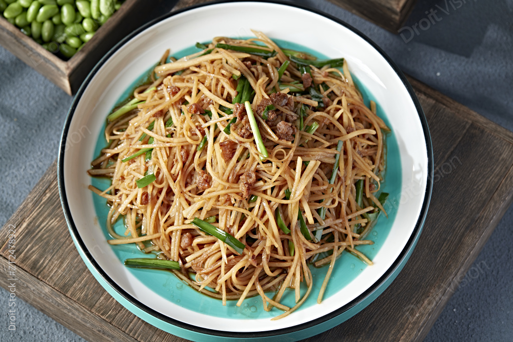 家常小炒美味韭菜肉沫土豆丝图片