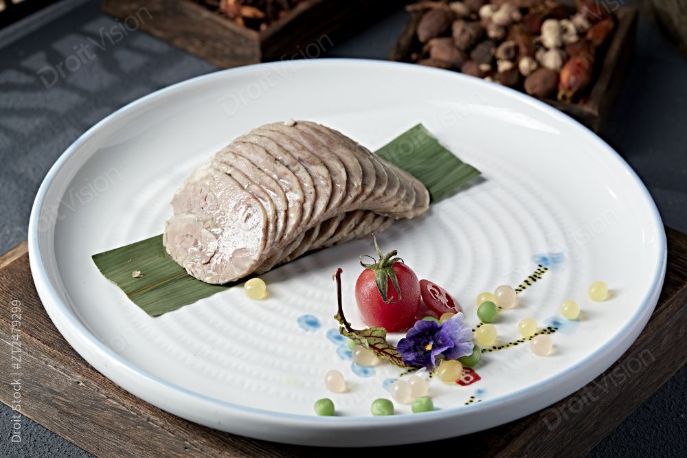 美味凉菜清水羊肉皮冻卷切片图片