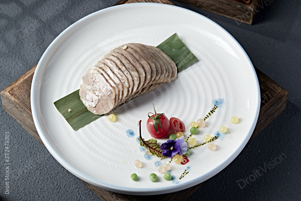 美味凉菜清水羊肉皮冻卷切片图片