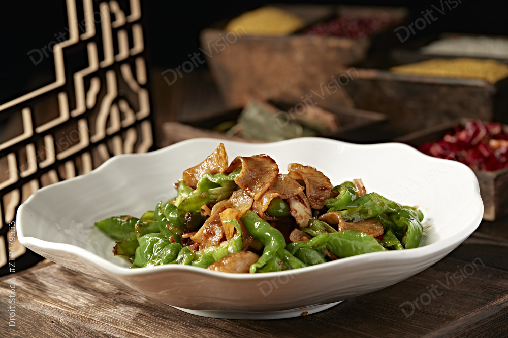 五花肉螺丝青辣椒爆炒海螺片图片