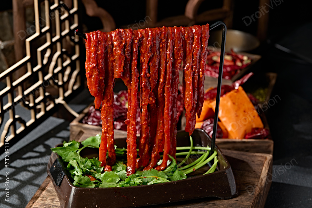 重庆火锅食材晾干麻辣筷子牛肉图片