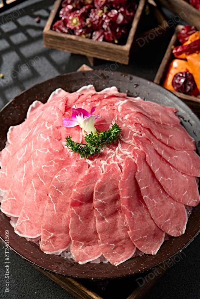 火锅食材草原牛脊肉切片图片